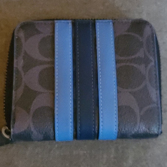 COACH medium zip around wallet NWT